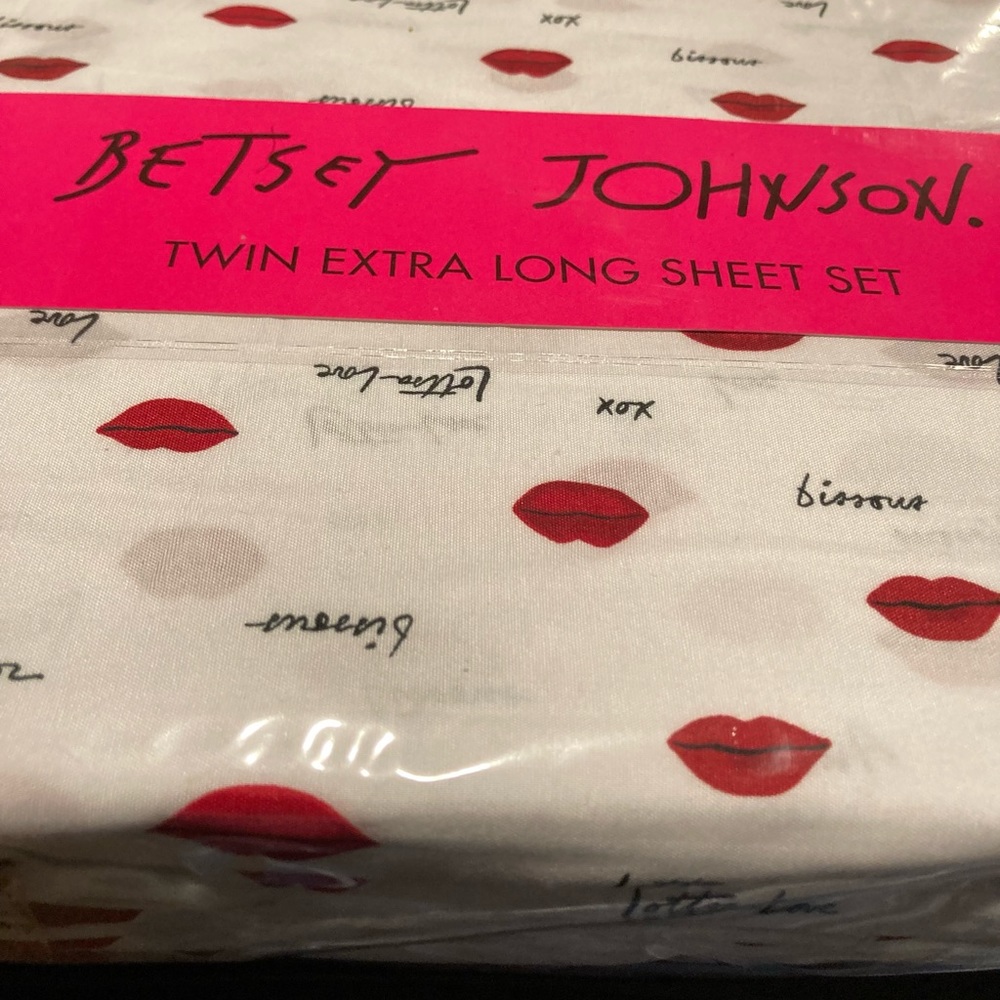 Betsy Johnson twin sheet set….